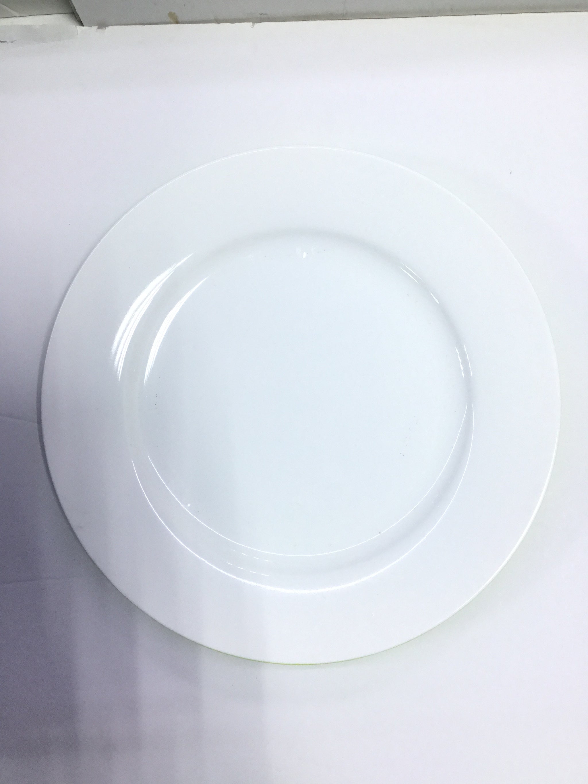 FR Round Shaped Plate With White and Green Color - 001