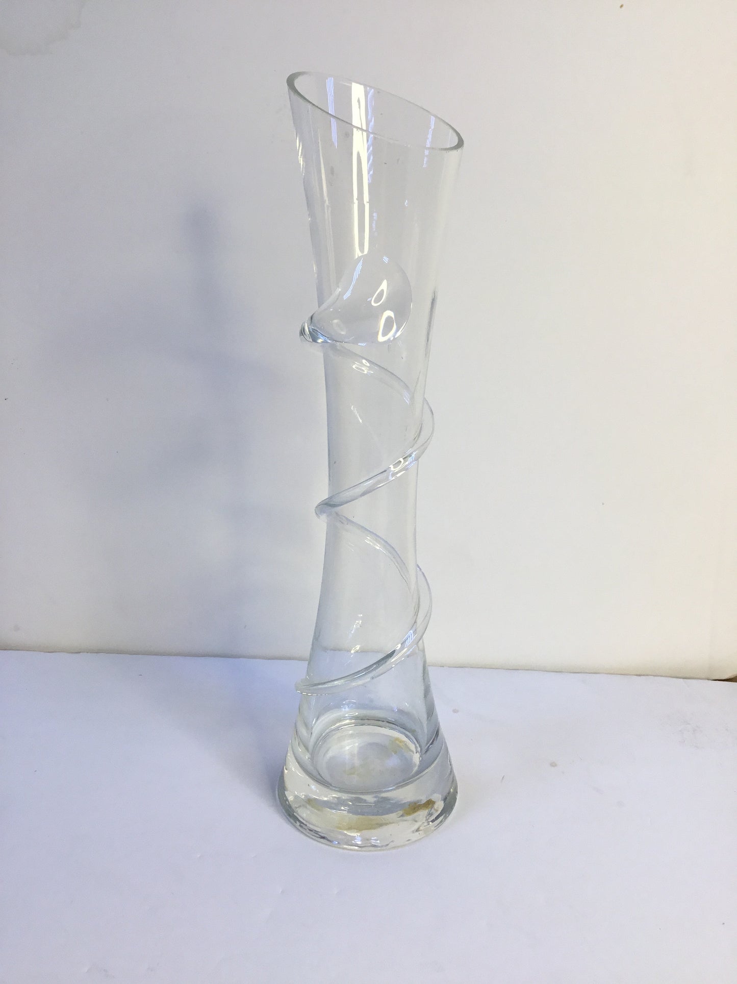 Spiral Design Glass Vase For Flowers Arrangement - 003