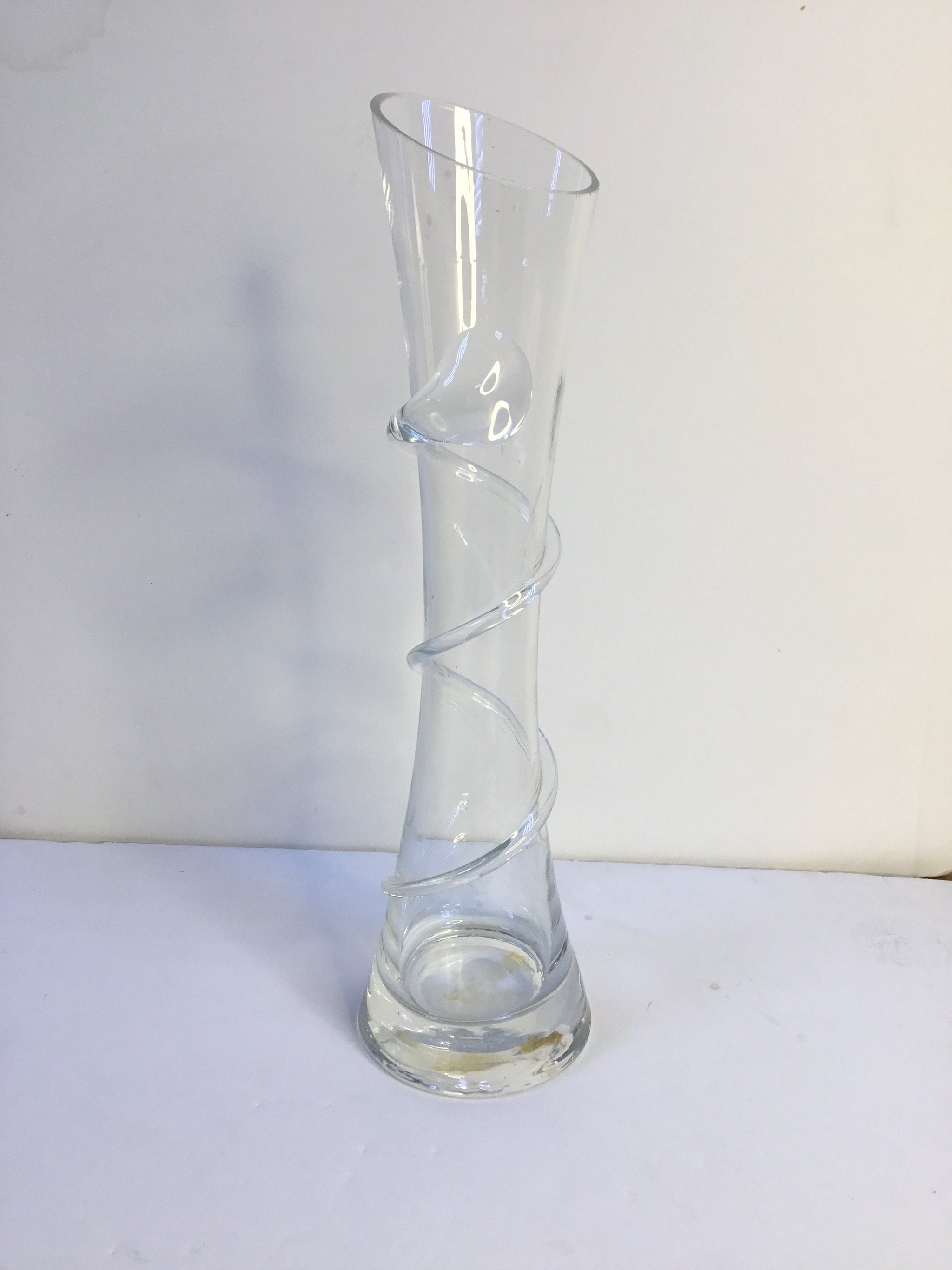 Spiral Design Glass Vase For Flowers Arrangement - 003