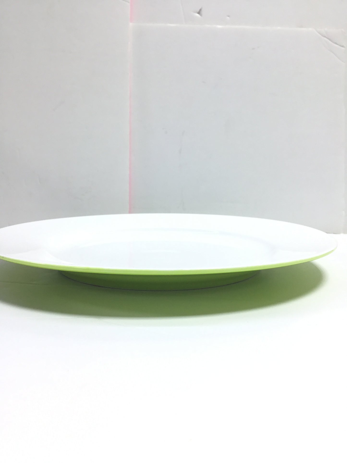 FR Round Shaped Plate With White and Green Color - 001