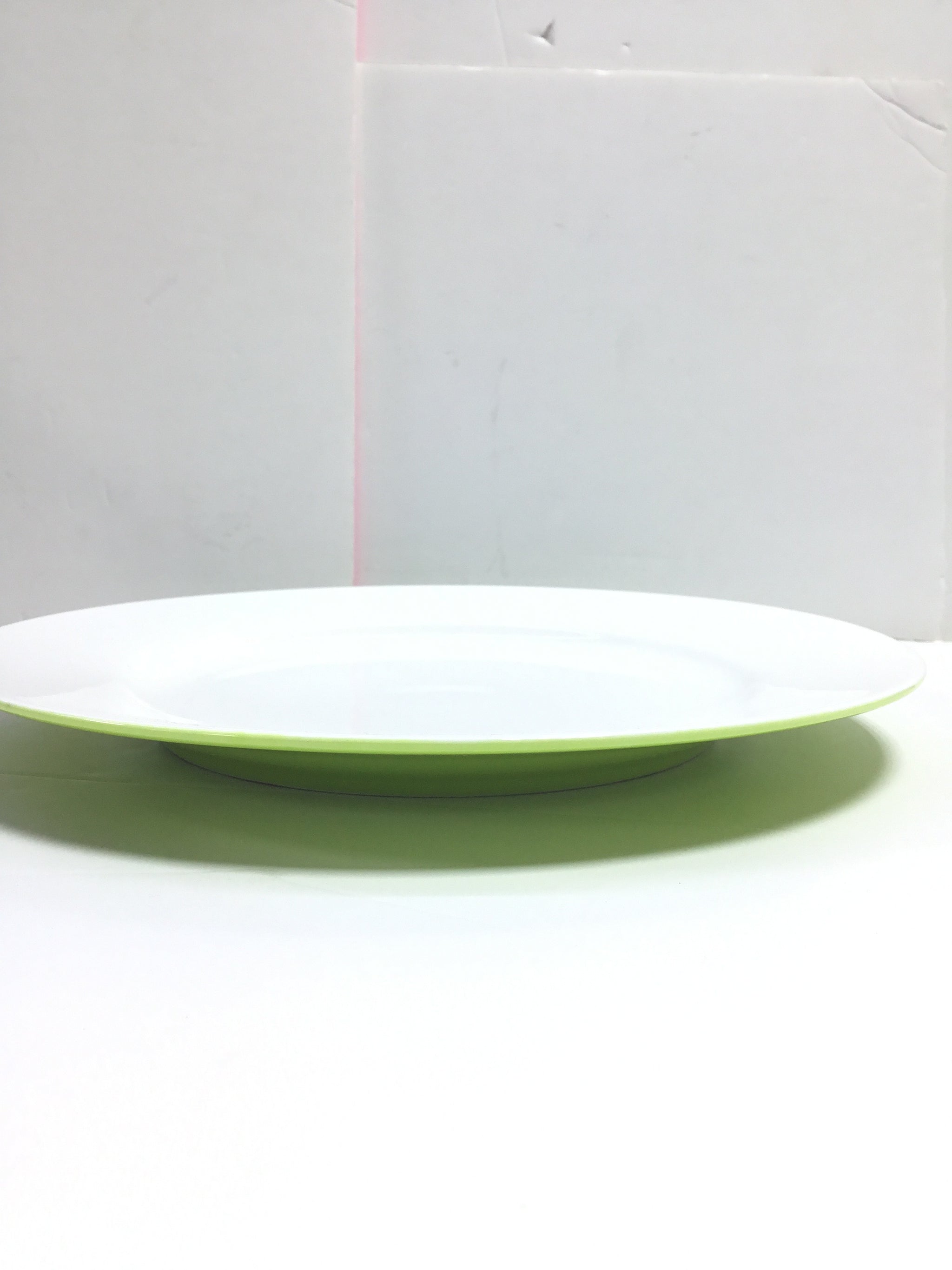 FR Round Shaped Plate With White and Green Color - 001