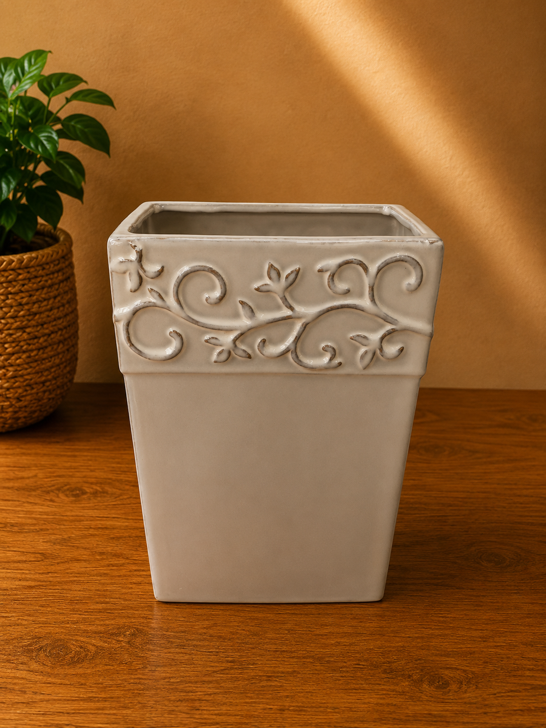 Embossed vine square vase TX-F - 16cm×26cm×16cm